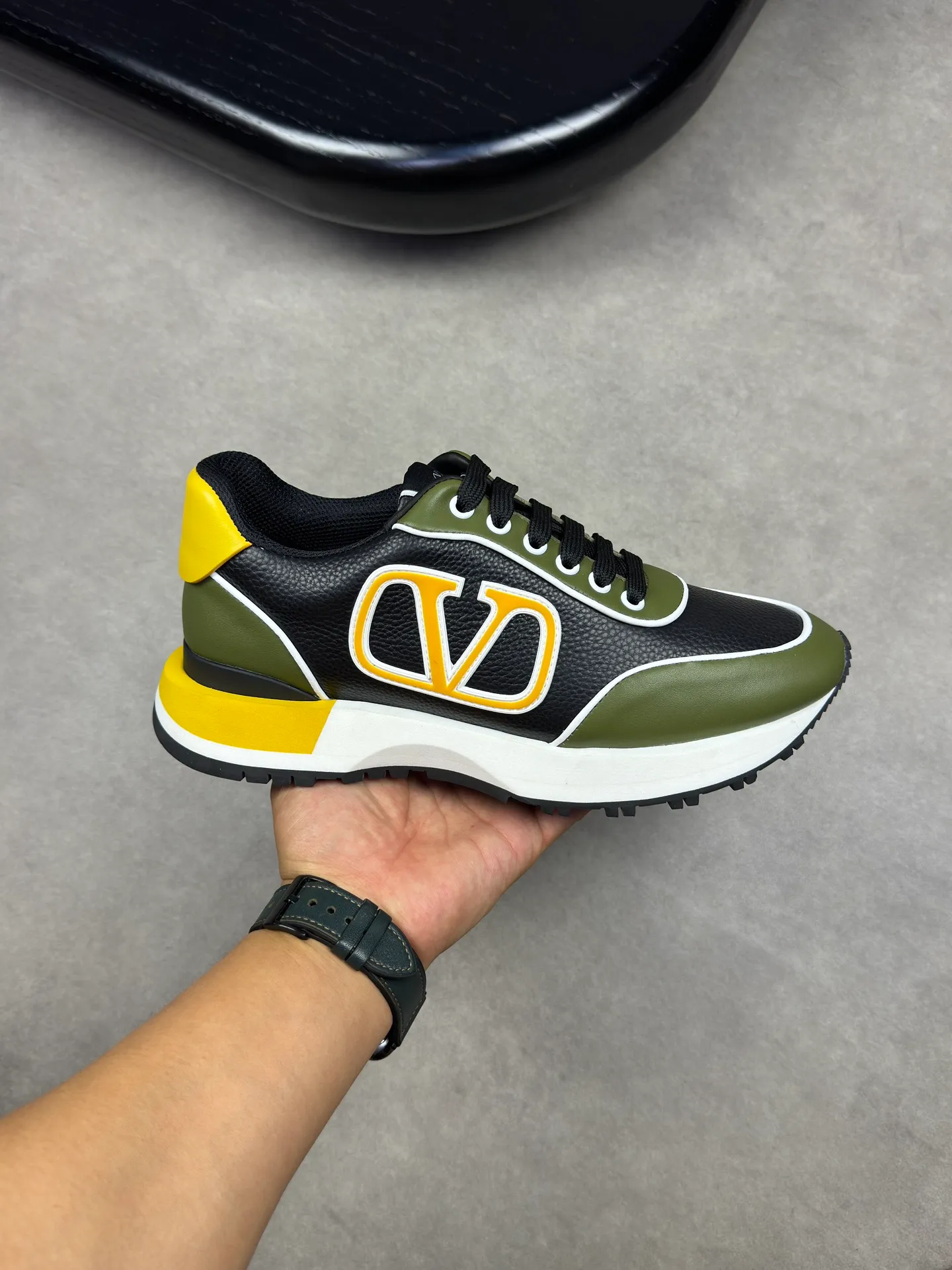 [VALENTINO] Valentino men's shoes 💰500💰 - High-end quality original order - Upper: 🔝 Nappa calf leather, tumbled calf leather, sewn brand plastic totem - Lining: brand mesh canvas, foot pad; water-dyed cow leather - Outsole: multi-color wear-resistant velvet·rubber; combined molded outsole -Super high quality control·Fine workmanship: highlighted (high-end·luxury·grade) -Size :38-44 (45 can be customized)·3300